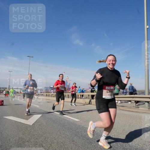 03.10.2025 - Köhlbrandbrückenlauf Matties Gatica Varas http://msf.ph/oto/8989310 03.10.2025 12:36:48 Position 2 4111 meine-sportfotos.de