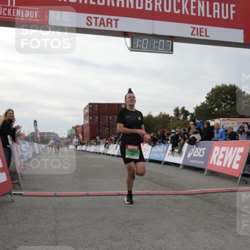 03.10.2025 - Köhlbrandbrückenlauf Yannick Fuchs http://msf.ph/oto/8989321 03.10.2025 16:01:06 Ziel 7396, 7398, 8855, 9589 meine-sportfotos.de