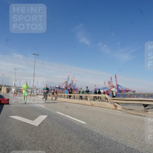03.10.2025 - Köhlbrandbrückenlauf Matties Gatica Varas http://msf.ph/oto/8989328 03.10.2025 12:36:51 Position 2  meine-sportfotos.de