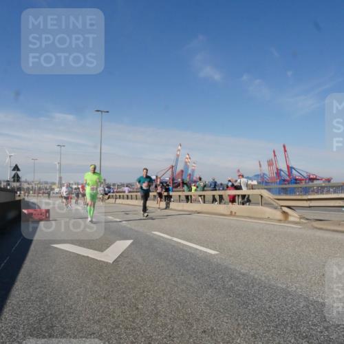 03.10.2025 - Köhlbrandbrückenlauf Matties Gatica Varas http://msf.ph/oto/8989335 03.10.2025 12:36:51 Position 2  meine-sportfotos.de