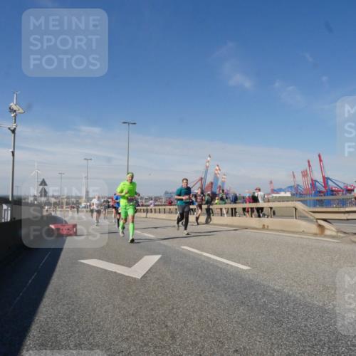 03.10.2025 - Köhlbrandbrückenlauf Matties Gatica Varas http://msf.ph/oto/8989337 03.10.2025 12:36:52 Position 2  meine-sportfotos.de