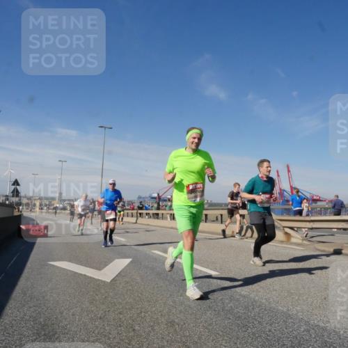 03.10.2025 - Köhlbrandbrückenlauf Matties Gatica Varas http://msf.ph/oto/8989353 03.10.2025 12:36:54 Position 2  meine-sportfotos.de