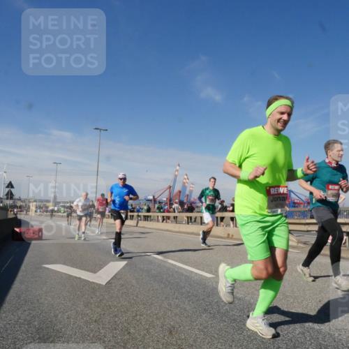 03.10.2025 - Köhlbrandbrückenlauf Matties Gatica Varas http://msf.ph/oto/8989355 03.10.2025 12:36:54 Position 2 4270 meine-sportfotos.de