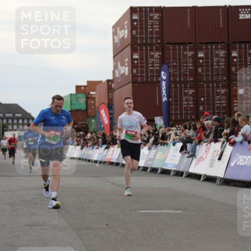 03.10.2025 - Köhlbrandbrückenlauf Yannick Fuchs http://msf.ph/oto/8989368 03.10.2025 16:01:08 Ziel 7282, 7396, 7398, 8855, 9589 meine-sportfotos.de