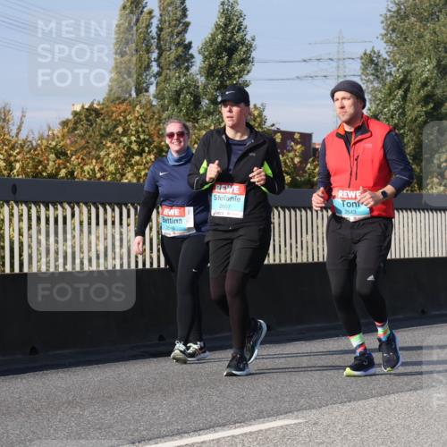 03.10.2025 - Köhlbrandbrückenlauf Luisa Fischer http://msf.ph/oto/8989385 03.10.2025 11:29:00 Position 3 2546, 2607, 2643 meine-sportfotos.de