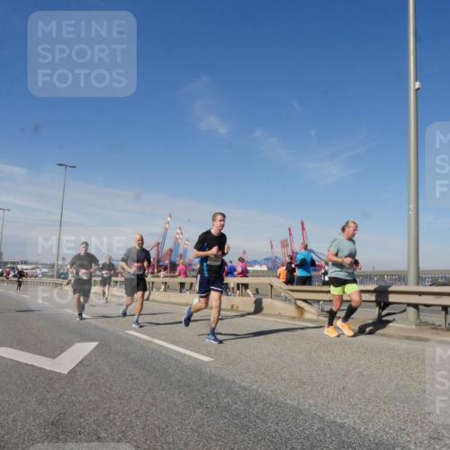 03.10.2025 - Köhlbrandbrückenlauf Matties Gatica Varas http://msf.ph/oto/8989393 03.10.2025 12:37:00 Position 2  meine-sportfotos.de