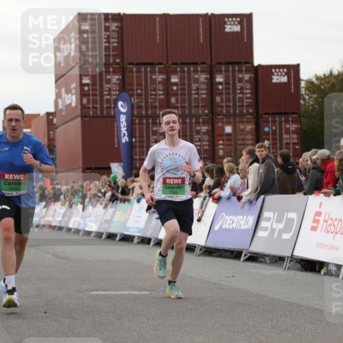 03.10.2025 - Köhlbrandbrückenlauf Yannick Fuchs http://msf.ph/oto/8989394 03.10.2025 16:01:09 Ziel 7282, 7398, 8855, 9589 meine-sportfotos.de