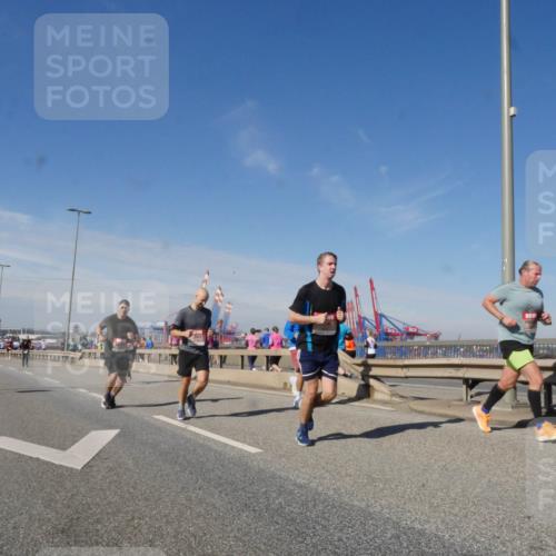 03.10.2025 - Köhlbrandbrückenlauf Matties Gatica Varas http://msf.ph/oto/8989395 03.10.2025 12:37:01 Position 2  meine-sportfotos.de