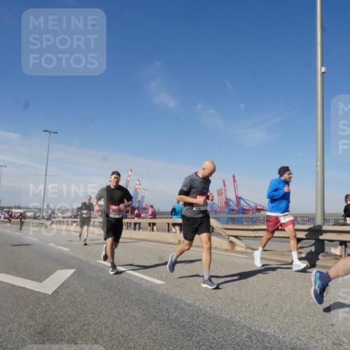 03.10.2025 - Köhlbrandbrückenlauf Matties Gatica Varas http://msf.ph/oto/8989402 03.10.2025 12:37:02 Position 2  meine-sportfotos.de