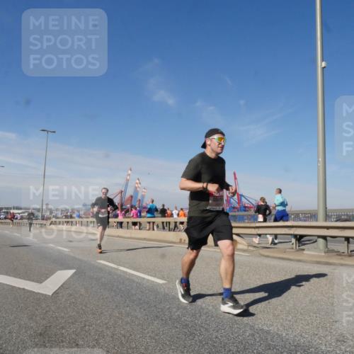 03.10.2025 - Köhlbrandbrückenlauf Matties Gatica Varas http://msf.ph/oto/8989409 03.10.2025 12:37:03 Position 2  meine-sportfotos.de
