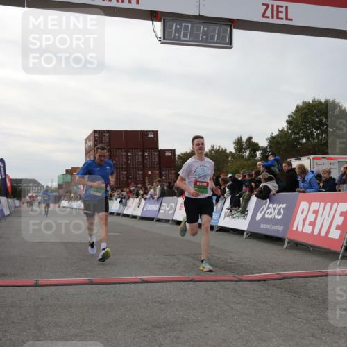 03.10.2025 - Köhlbrandbrückenlauf Yannick Fuchs http://msf.ph/oto/8989411 03.10.2025 16:01:10 Ziel 7282, 7398, 9589 meine-sportfotos.de