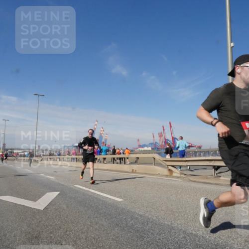 03.10.2025 - Köhlbrandbrückenlauf Matties Gatica Varas http://msf.ph/oto/8989413 03.10.2025 12:37:03 Position 2  meine-sportfotos.de