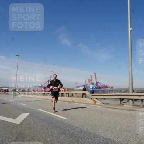 03.10.2025 - Köhlbrandbrückenlauf Matties Gatica Varas http://msf.ph/oto/8989415 03.10.2025 12:37:03 Position 2  meine-sportfotos.de