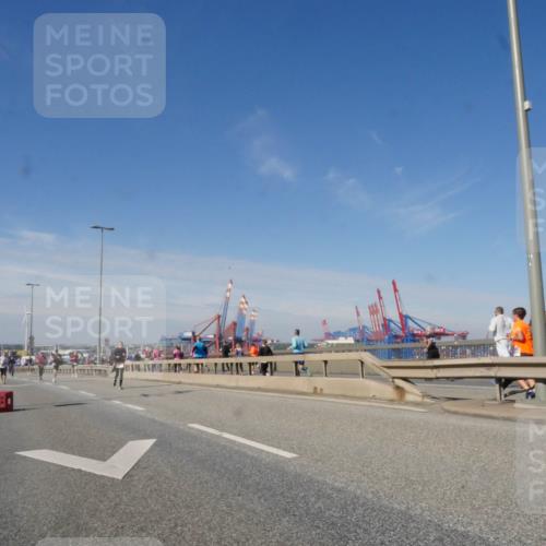 03.10.2025 - Köhlbrandbrückenlauf Matties Gatica Varas http://msf.ph/oto/8989425 03.10.2025 12:37:05 Position 2  meine-sportfotos.de