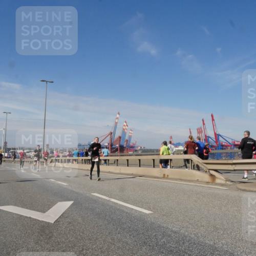 03.10.2025 - Köhlbrandbrückenlauf Matties Gatica Varas http://msf.ph/oto/8989427 03.10.2025 12:37:08 Position 2 18 meine-sportfotos.de