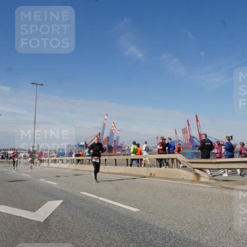 03.10.2025 - Köhlbrandbrückenlauf Matties Gatica Varas http://msf.ph/oto/8989432 03.10.2025 12:37:08 Position 2  meine-sportfotos.de
