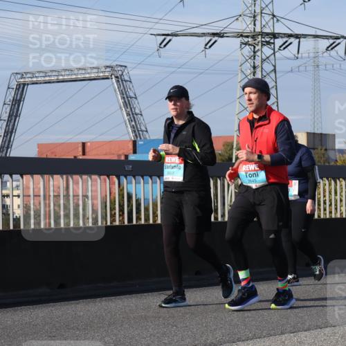 03.10.2025 - Köhlbrandbrückenlauf Luisa Fischer http://msf.ph/oto/8989433 03.10.2025 11:29:02 Position 3 780, 2607, 2643 meine-sportfotos.de