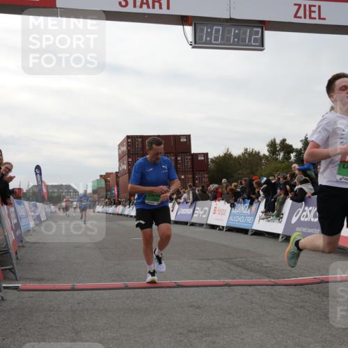 03.10.2025 - Köhlbrandbrückenlauf Yannick Fuchs http://msf.ph/oto/8989435 03.10.2025 16:01:10 Ziel 7282, 7398, 9589 meine-sportfotos.de