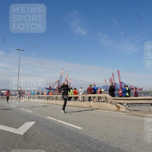 03.10.2025 - Köhlbrandbrückenlauf Matties Gatica Varas http://msf.ph/oto/8989436 03.10.2025 12:37:09 Position 2  meine-sportfotos.de