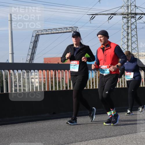 03.10.2025 - Köhlbrandbrückenlauf Luisa Fischer http://msf.ph/oto/8989438 03.10.2025 11:29:03 Position 3 2607 meine-sportfotos.de