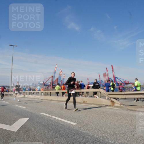 03.10.2025 - Köhlbrandbrückenlauf Matties Gatica Varas http://msf.ph/oto/8989439 03.10.2025 12:37:09 Position 2  meine-sportfotos.de