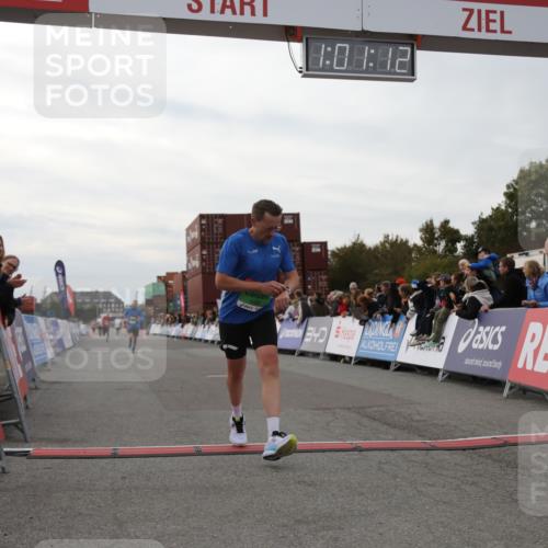 03.10.2025 - Köhlbrandbrückenlauf Yannick Fuchs http://msf.ph/oto/8989441 03.10.2025 16:01:10 Ziel 7282, 7398, 9589 meine-sportfotos.de