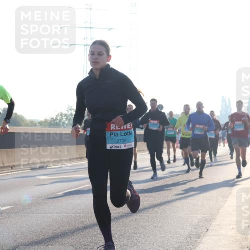 03.10.2025 - Köhlbrandbrückenlauf Luisa Fischer http://msf.ph/oto/8989448 03.10.2025 10:12:40 Position 3 3720, 2708, 1 meine-sportfotos.de