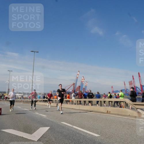 03.10.2025 - Köhlbrandbrückenlauf Matties Gatica Varas http://msf.ph/oto/8989451 03.10.2025 12:37:11 Position 2  meine-sportfotos.de