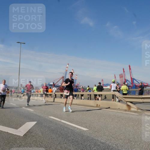 03.10.2025 - Köhlbrandbrückenlauf Matties Gatica Varas http://msf.ph/oto/8989458 03.10.2025 12:37:12 Position 2  meine-sportfotos.de
