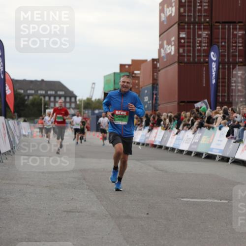 03.10.2025 - Köhlbrandbrückenlauf Yannick Fuchs http://msf.ph/oto/8989461 03.10.2025 16:01:13 Ziel 7282, 7398, 9346, 9589 meine-sportfotos.de