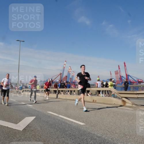 03.10.2025 - Köhlbrandbrückenlauf Matties Gatica Varas http://msf.ph/oto/8989462 03.10.2025 12:37:12 Position 2  meine-sportfotos.de