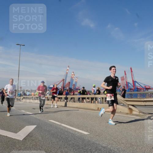 03.10.2025 - Köhlbrandbrückenlauf Matties Gatica Varas http://msf.ph/oto/8989465 03.10.2025 12:37:13 Position 2  meine-sportfotos.de