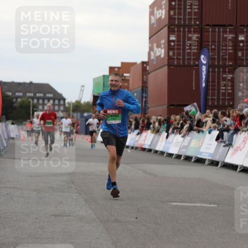 03.10.2025 - Köhlbrandbrückenlauf Yannick Fuchs http://msf.ph/oto/8989466 03.10.2025 16:01:14 Ziel 7282, 9346, 9589 meine-sportfotos.de