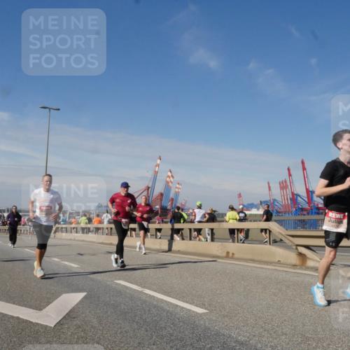 03.10.2025 - Köhlbrandbrückenlauf Matties Gatica Varas http://msf.ph/oto/8989469 03.10.2025 12:37:13 Position 2 4475 meine-sportfotos.de