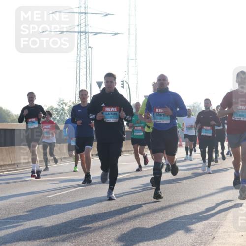 03.10.2025 - Köhlbrandbrückenlauf Luisa Fischer http://msf.ph/oto/8989472 03.10.2025 10:12:42 Position 3 1122, 1157, 1035 meine-sportfotos.de