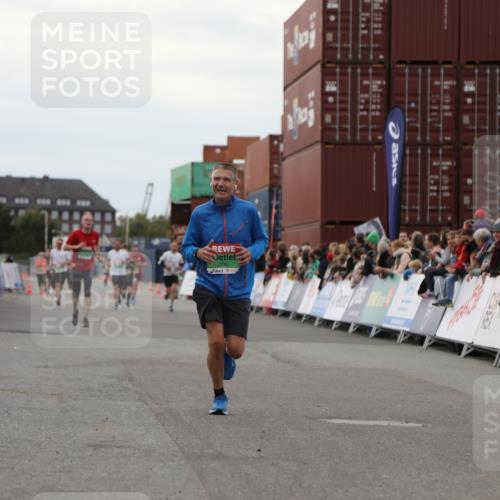 03.10.2025 - Köhlbrandbrückenlauf Yannick Fuchs http://msf.ph/oto/8989473 03.10.2025 16:01:14 Ziel 7282, 9346, 9589 meine-sportfotos.de