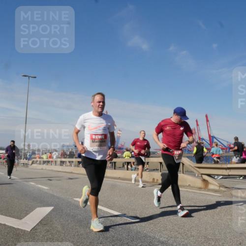 03.10.2025 - Köhlbrandbrückenlauf Matties Gatica Varas http://msf.ph/oto/8989477 03.10.2025 12:37:15 Position 2 4074 meine-sportfotos.de