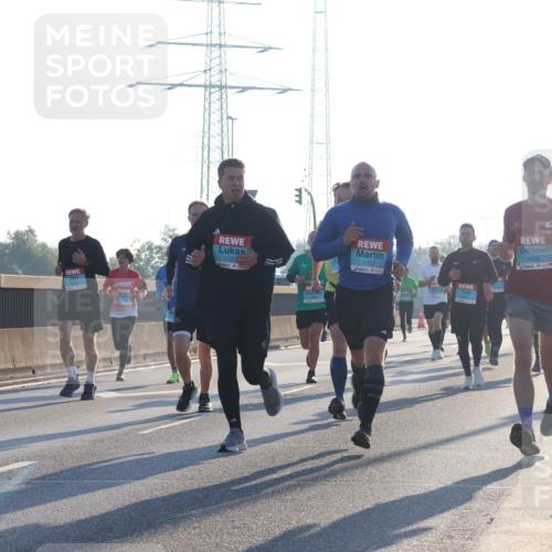 03.10.2025 - Köhlbrandbrückenlauf Luisa Fischer http://msf.ph/oto/8989478 03.10.2025 10:12:42 Position 3 1122, 1157, 1035 meine-sportfotos.de