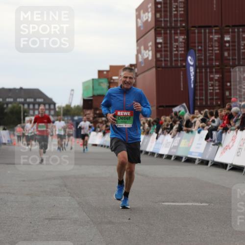 03.10.2025 - Köhlbrandbrückenlauf Yannick Fuchs http://msf.ph/oto/8989480 03.10.2025 16:01:14 Ziel 7282, 9346, 9589 meine-sportfotos.de