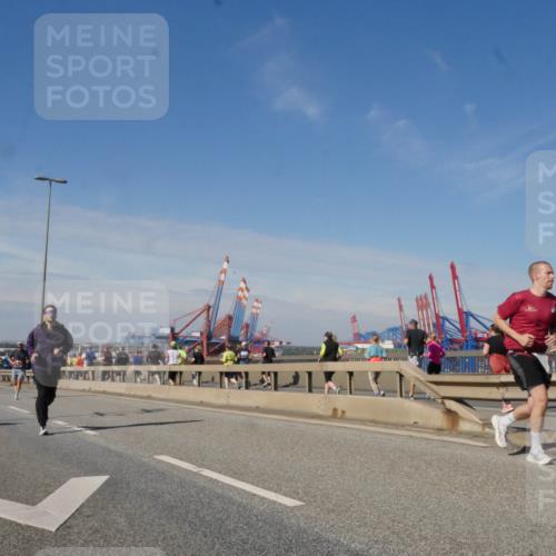 03.10.2025 - Köhlbrandbrückenlauf Matties Gatica Varas http://msf.ph/oto/8989486 03.10.2025 12:37:16 Position 2 118 meine-sportfotos.de