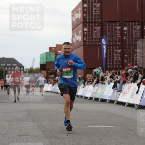 03.10.2025 - Köhlbrandbrückenlauf Yannick Fuchs http://msf.ph/oto/8989487 03.10.2025 16:01:14 Ziel 7282, 9346, 9589 meine-sportfotos.de