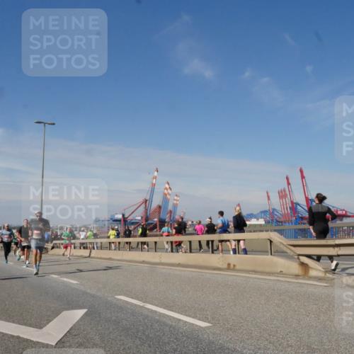 03.10.2025 - Köhlbrandbrückenlauf Matties Gatica Varas http://msf.ph/oto/8989489 03.10.2025 12:37:20 Position 2  meine-sportfotos.de