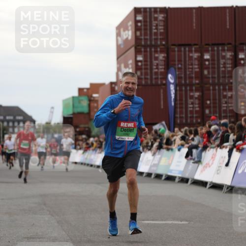 03.10.2025 - Köhlbrandbrückenlauf Yannick Fuchs http://msf.ph/oto/8989492 03.10.2025 16:01:15 Ziel 7282, 9346 meine-sportfotos.de