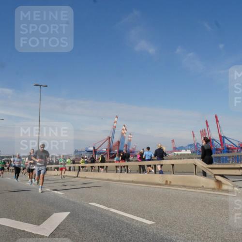 03.10.2025 - Köhlbrandbrückenlauf Matties Gatica Varas http://msf.ph/oto/8989493 03.10.2025 12:37:20 Position 2  meine-sportfotos.de