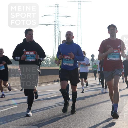 03.10.2025 - Köhlbrandbrückenlauf Luisa Fischer http://msf.ph/oto/8989494 03.10.2025 10:12:43 Position 3 1122, 1157, 1035 meine-sportfotos.de