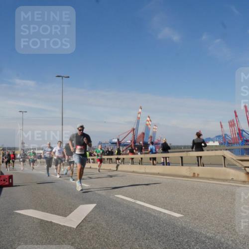 03.10.2025 - Köhlbrandbrückenlauf Matties Gatica Varas http://msf.ph/oto/8989500 03.10.2025 12:37:21 Position 2  meine-sportfotos.de