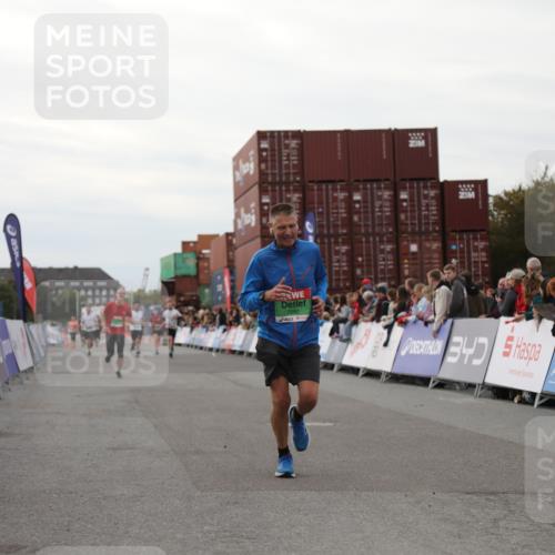 03.10.2025 - Köhlbrandbrückenlauf Yannick Fuchs http://msf.ph/oto/8989503 03.10.2025 16:01:15 Ziel 7282, 9346 meine-sportfotos.de