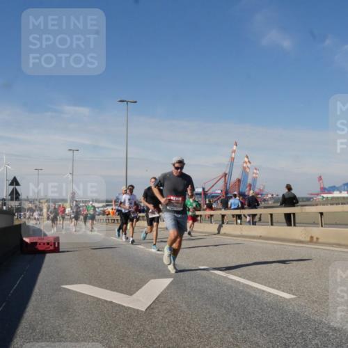 03.10.2025 - Köhlbrandbrückenlauf Matties Gatica Varas http://msf.ph/oto/8989504 03.10.2025 12:37:22 Position 2 4141 meine-sportfotos.de
