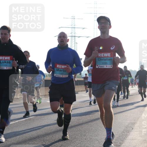 03.10.2025 - Köhlbrandbrückenlauf Luisa Fischer http://msf.ph/oto/8989505 03.10.2025 10:12:44 Position 3 1122, 1157, 1035, 1 meine-sportfotos.de