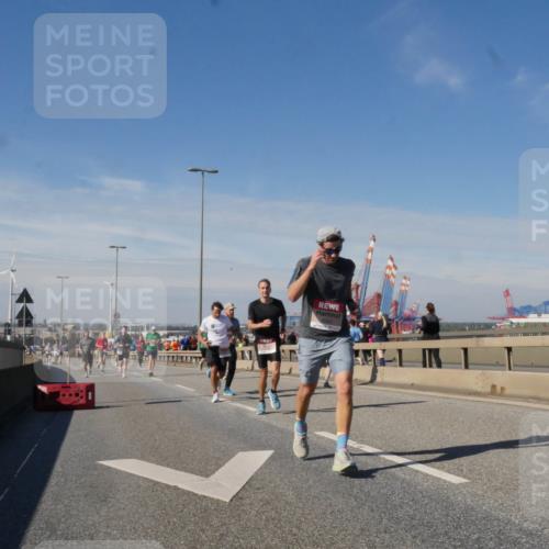03.10.2025 - Köhlbrandbrückenlauf Matties Gatica Varas http://msf.ph/oto/8989507 03.10.2025 12:37:22 Position 2  meine-sportfotos.de